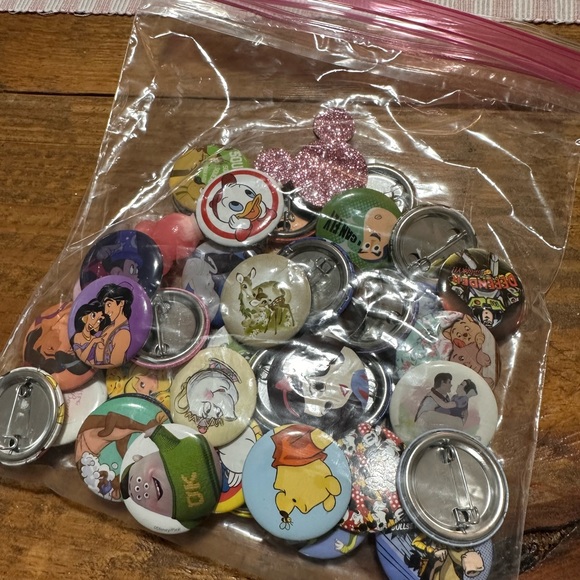 Disney variety buttons - Picture 2 of 10
